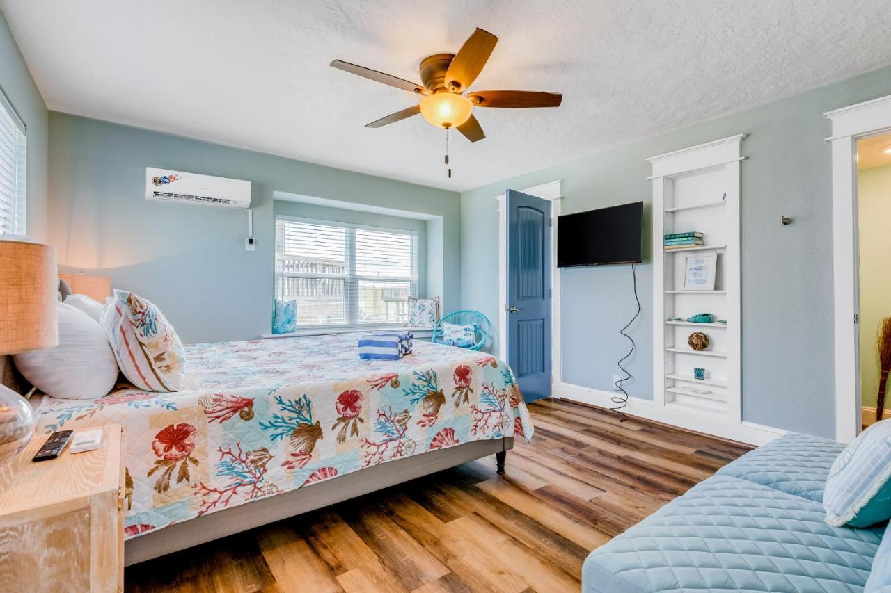 The Quirky Whale Villa Surfside Beach Exterior photo