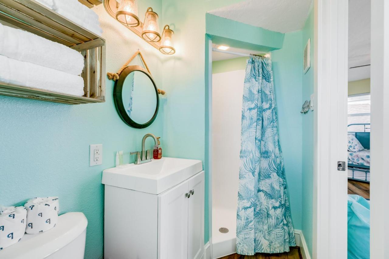 The Quirky Whale Villa Surfside Beach Exterior photo